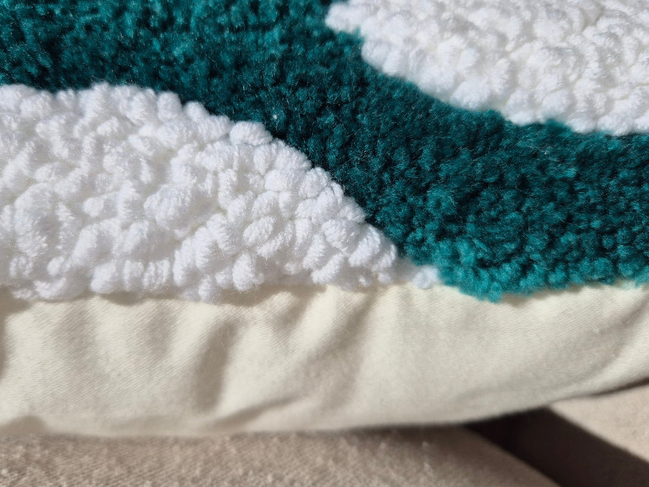 Coussin Emeraude en laine réalisé à la main par Maison Laëne