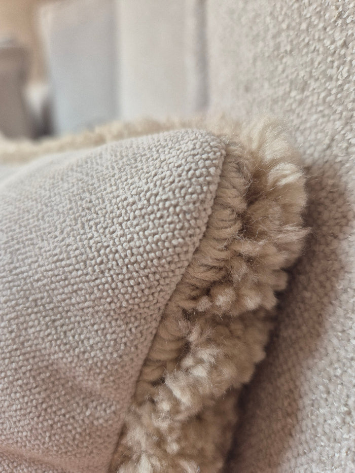 Coussin Sillage en laine réalisé à la main par Maison Laëne
